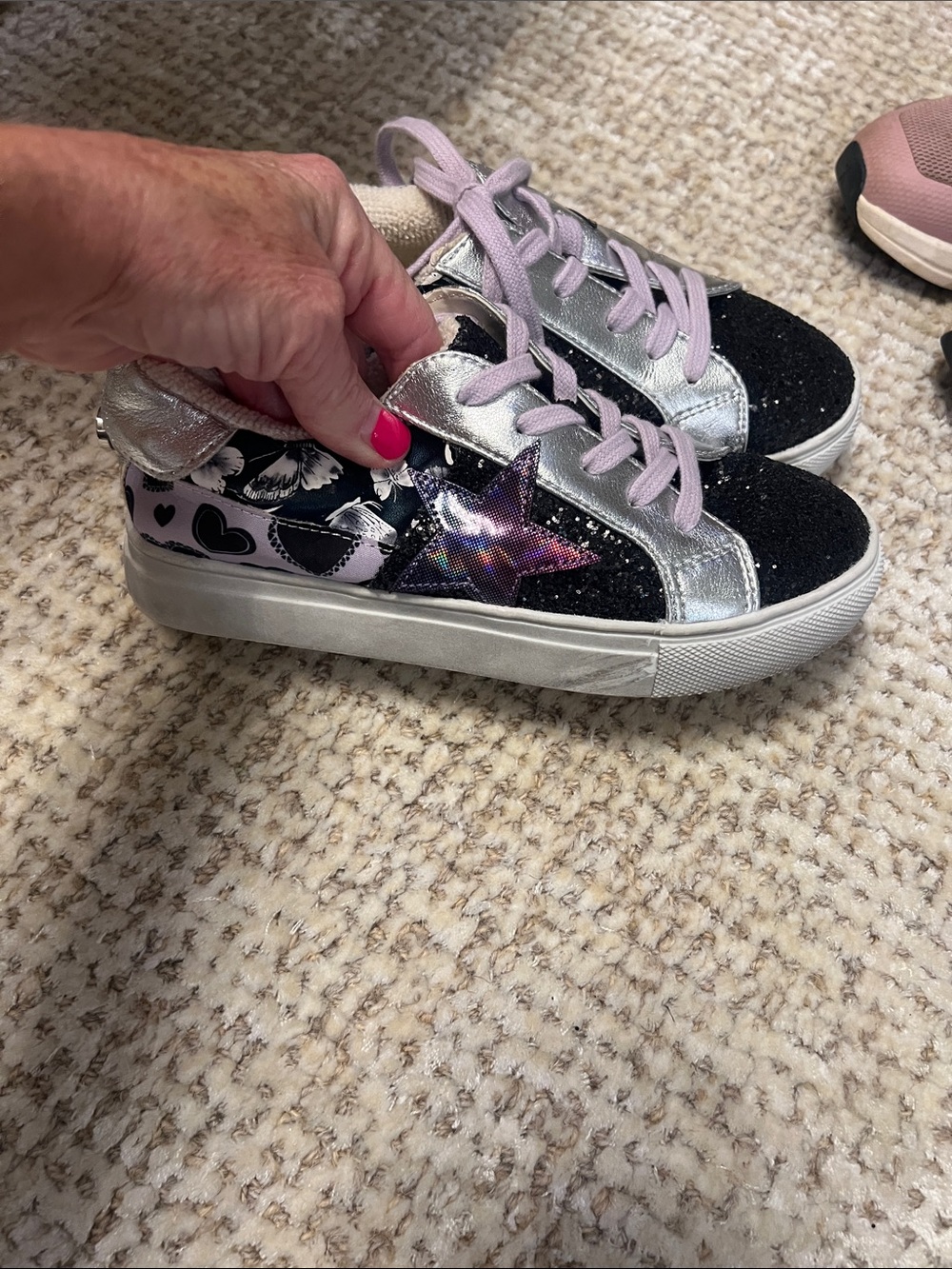 Steve Madden girls tennis shoes look size 1